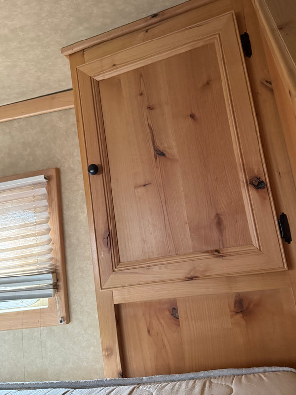 2006 Bloomer 6 Horse Living Quarters