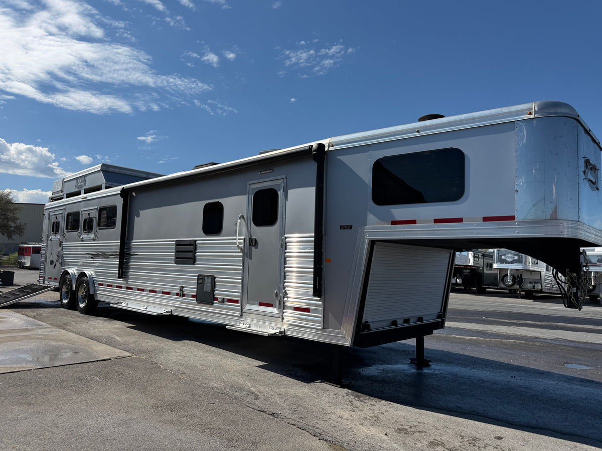 2022 Logan Coach Riot 4H LQ #09718