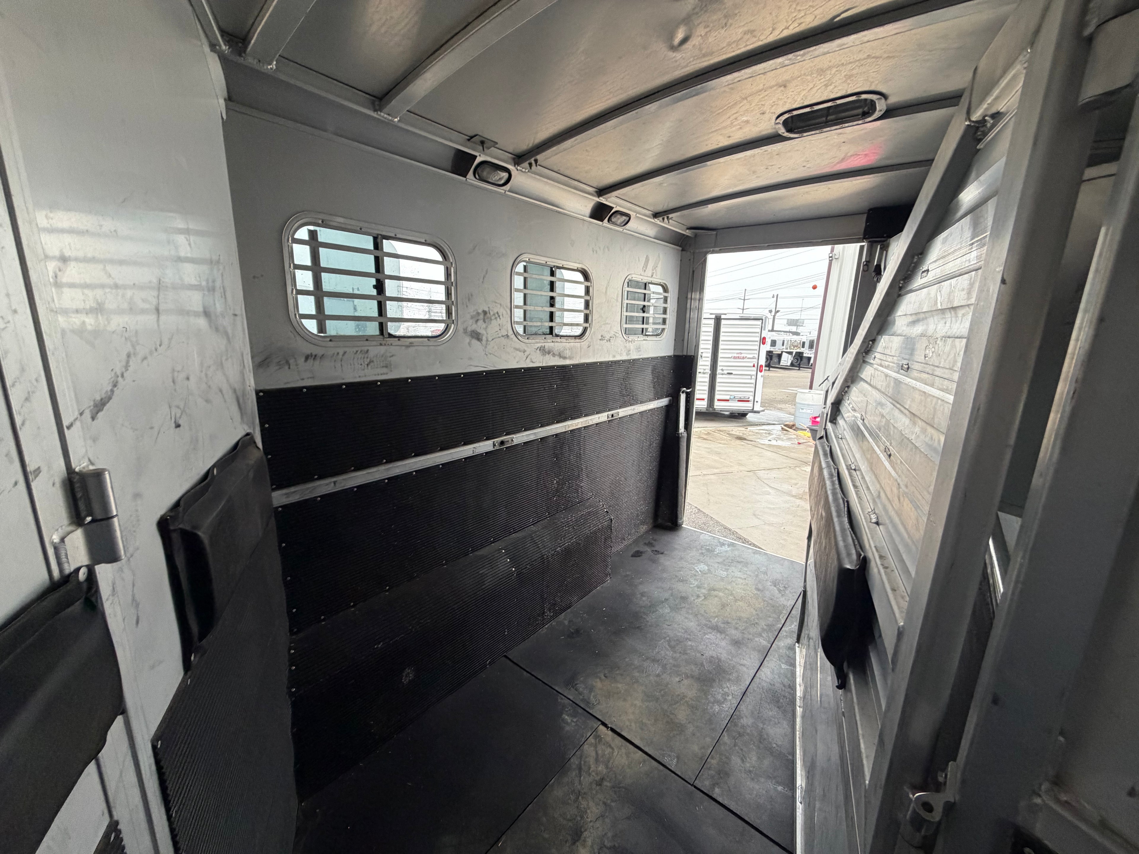 2005 Elite 3 Horse Living Quarters