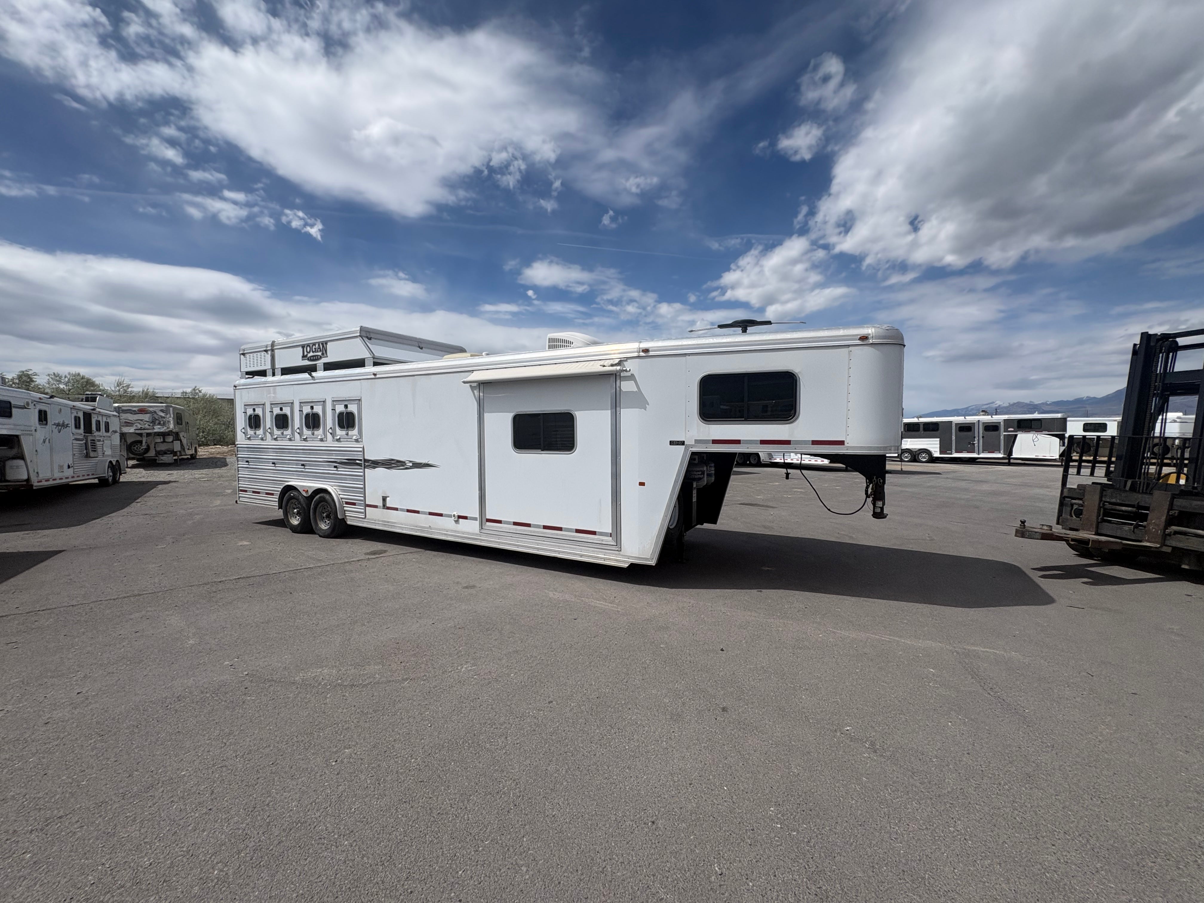 2016 Logan Coach Riot 4 Horse Living Quarters – Frontier Trailers