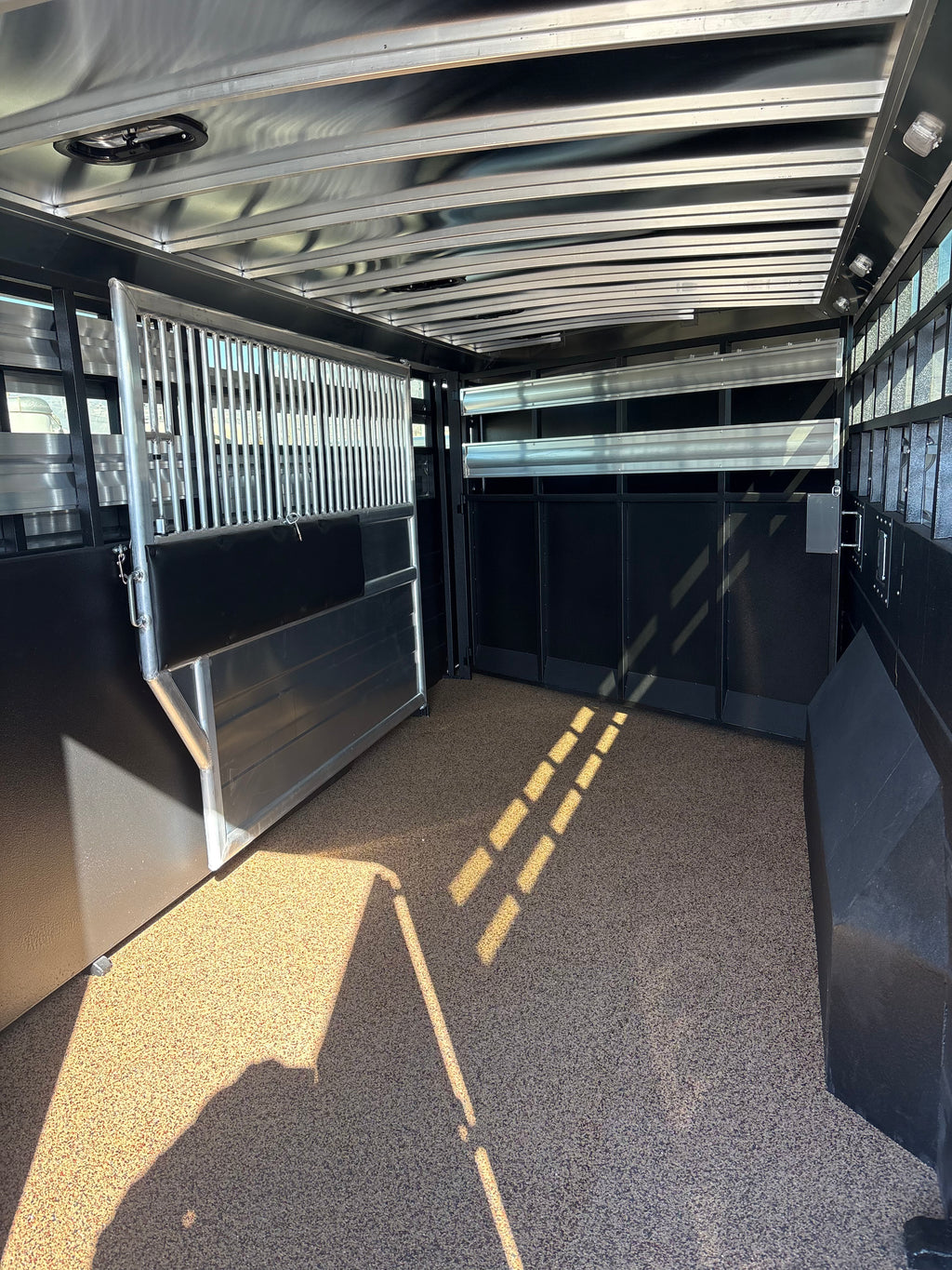 PRICE REDUCED!!!! 2026 Logan Coach 26’ Stockman Combo #14014