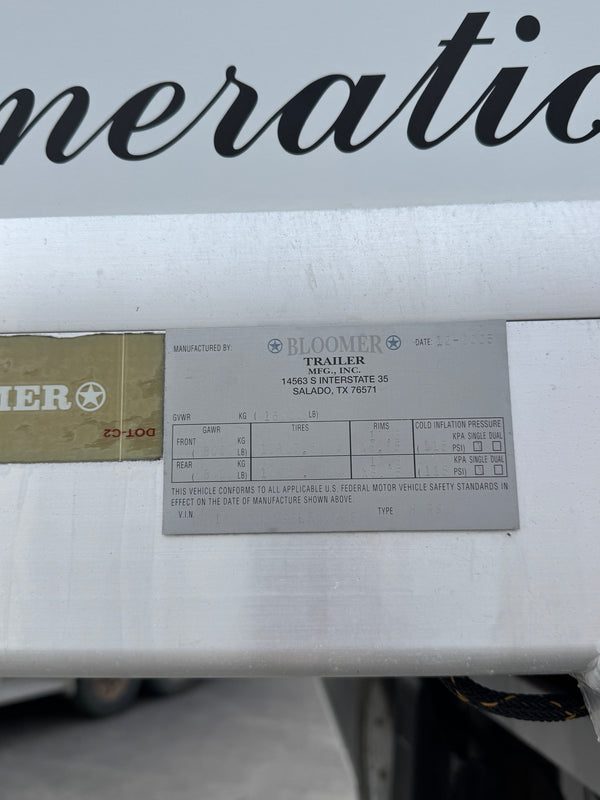 2006 Bloomer 6 Horse Living Quarters