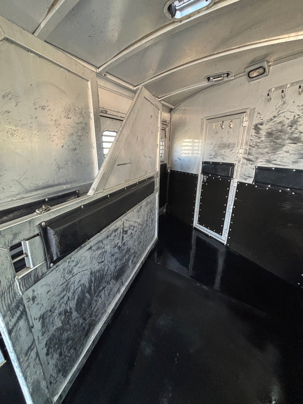 2008 Platinum Coach 5 Horse Living Quarters #4163