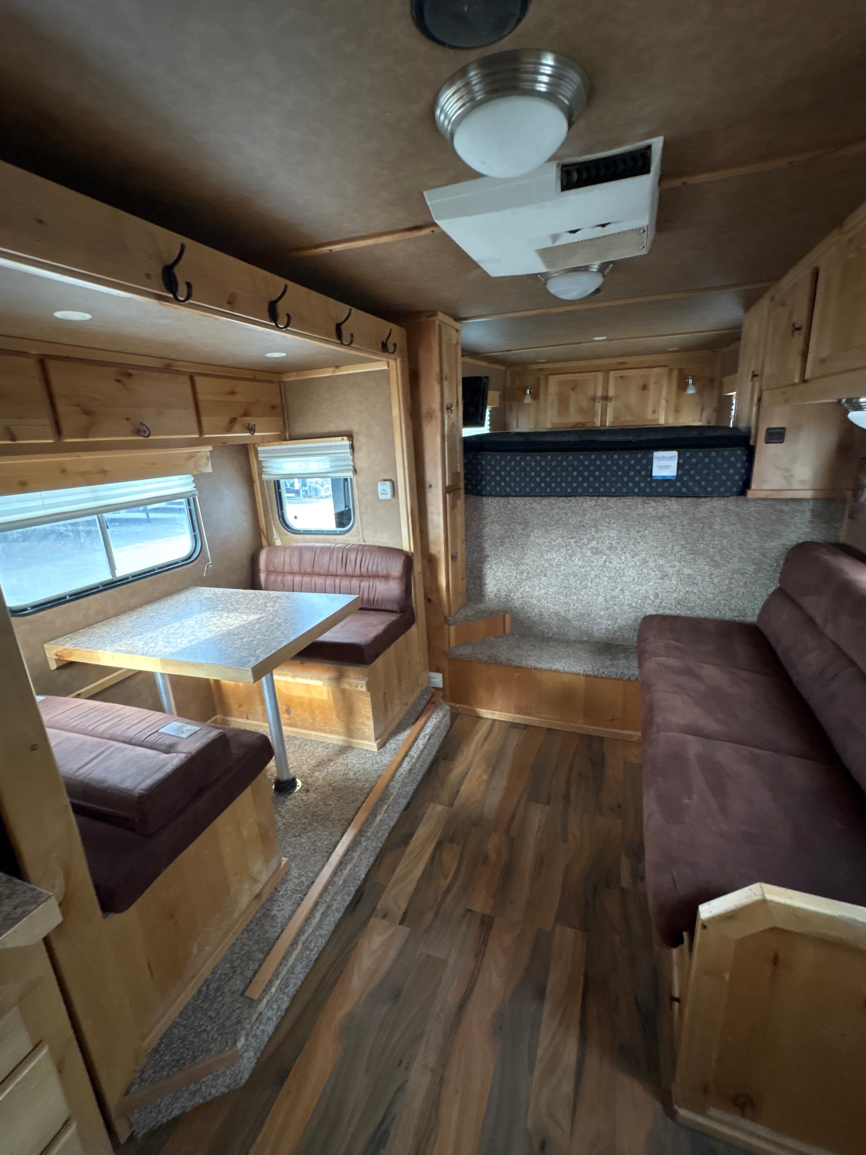 2011 Logan Coach 4 HR Razor LQ #72664