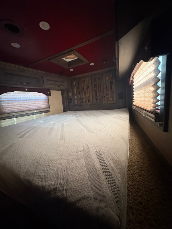 Elite 5 Horse Living Quarters 15’ Trail Boss