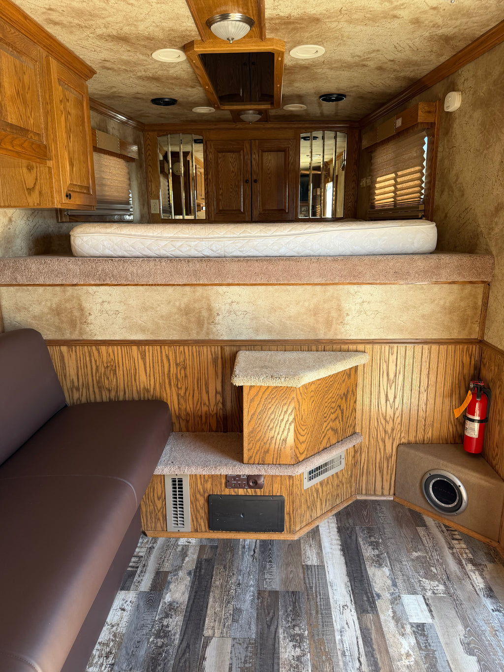 2008 Platinum 4 Horse Living Quarters
