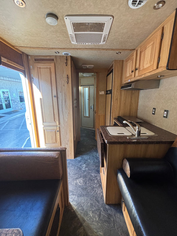 2008 Platinum Coach 5 Horse Living Quarters #4163