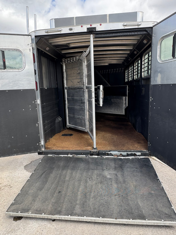 2017 Logan Coach Riot 4 Horse