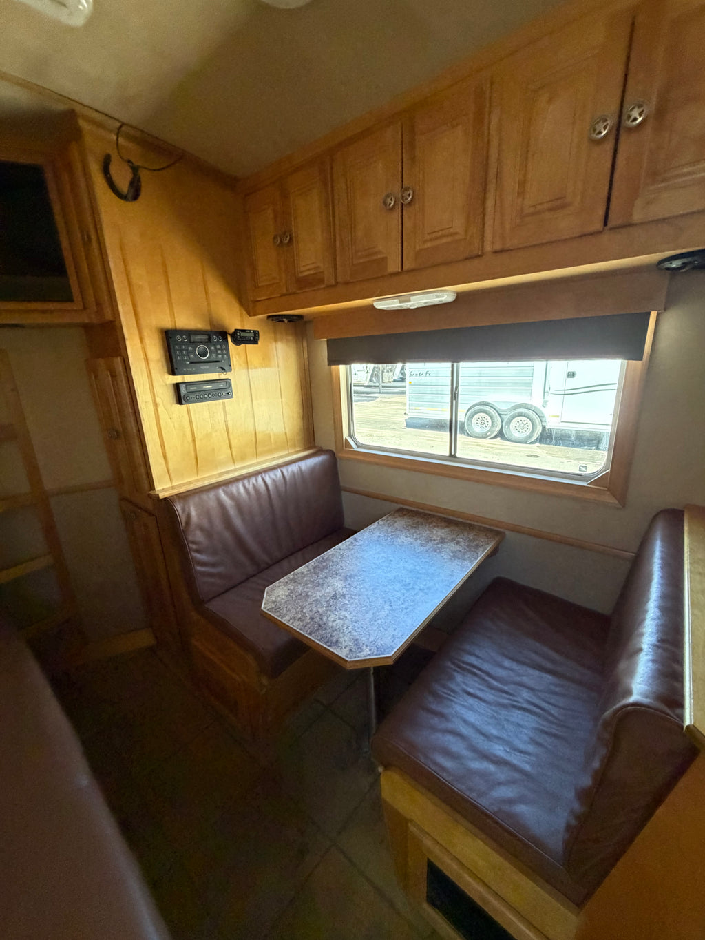 2005 Platinum 4 Horse Living Quarters