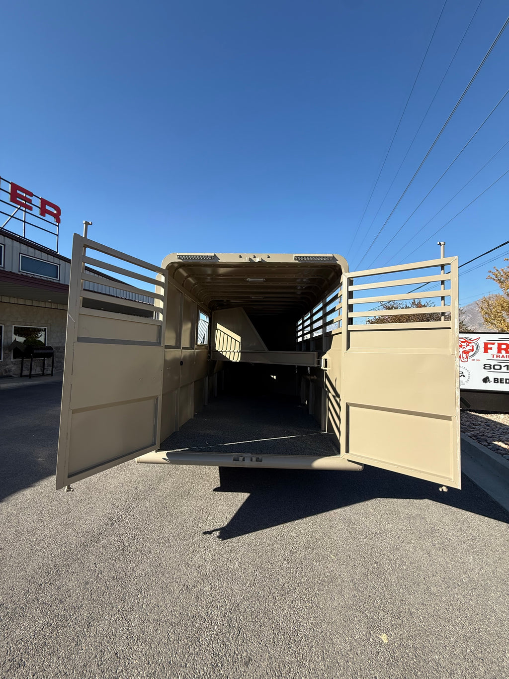 Chute Help 4H Trailer #05107