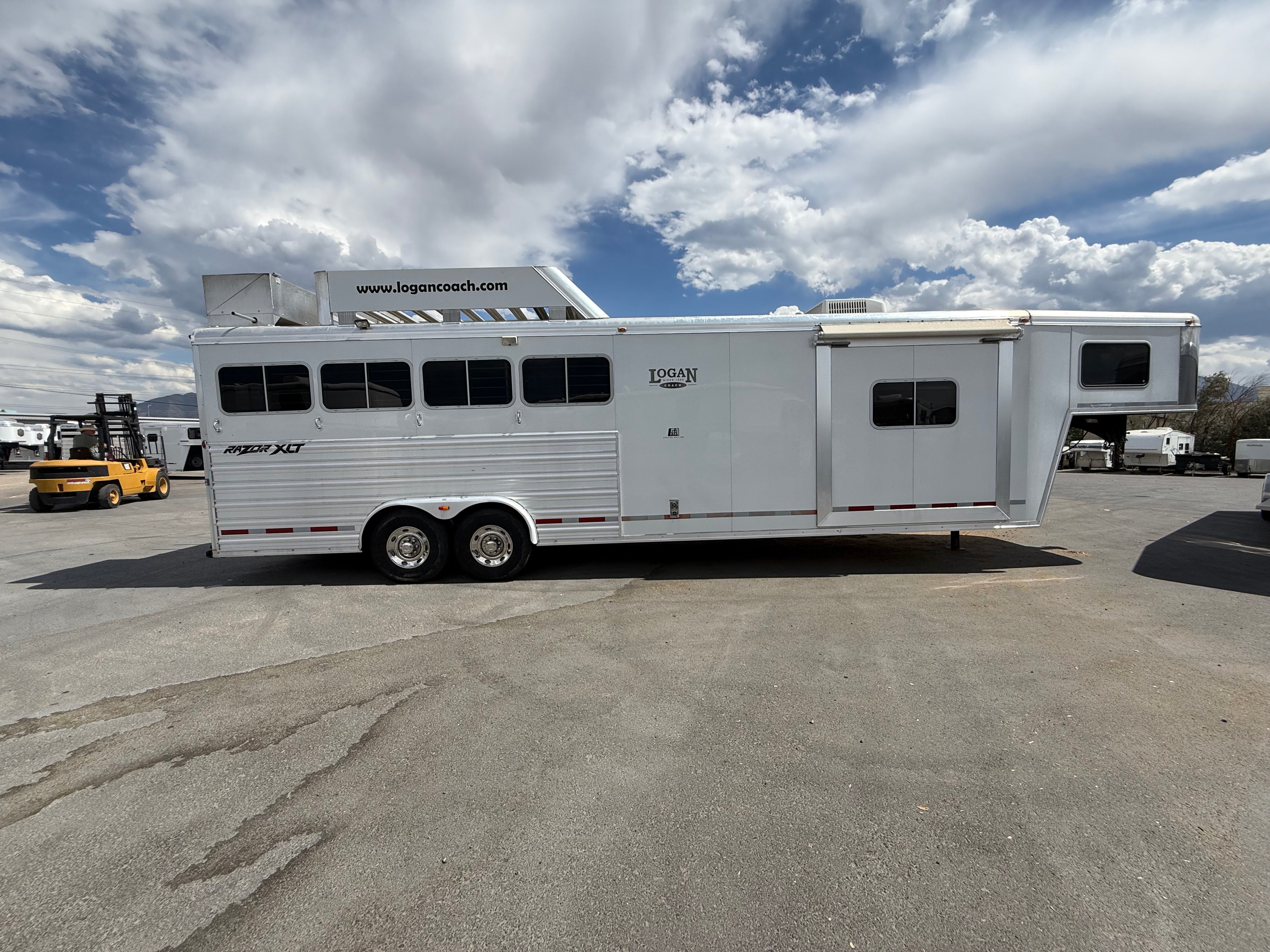 2012 Logan Coach 4H Razor XLT LQ #72351
