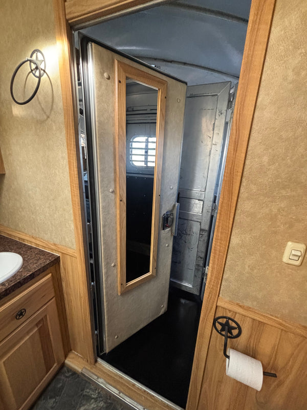 2008 Platinum Coach 5 Horse Living Quarters #4163