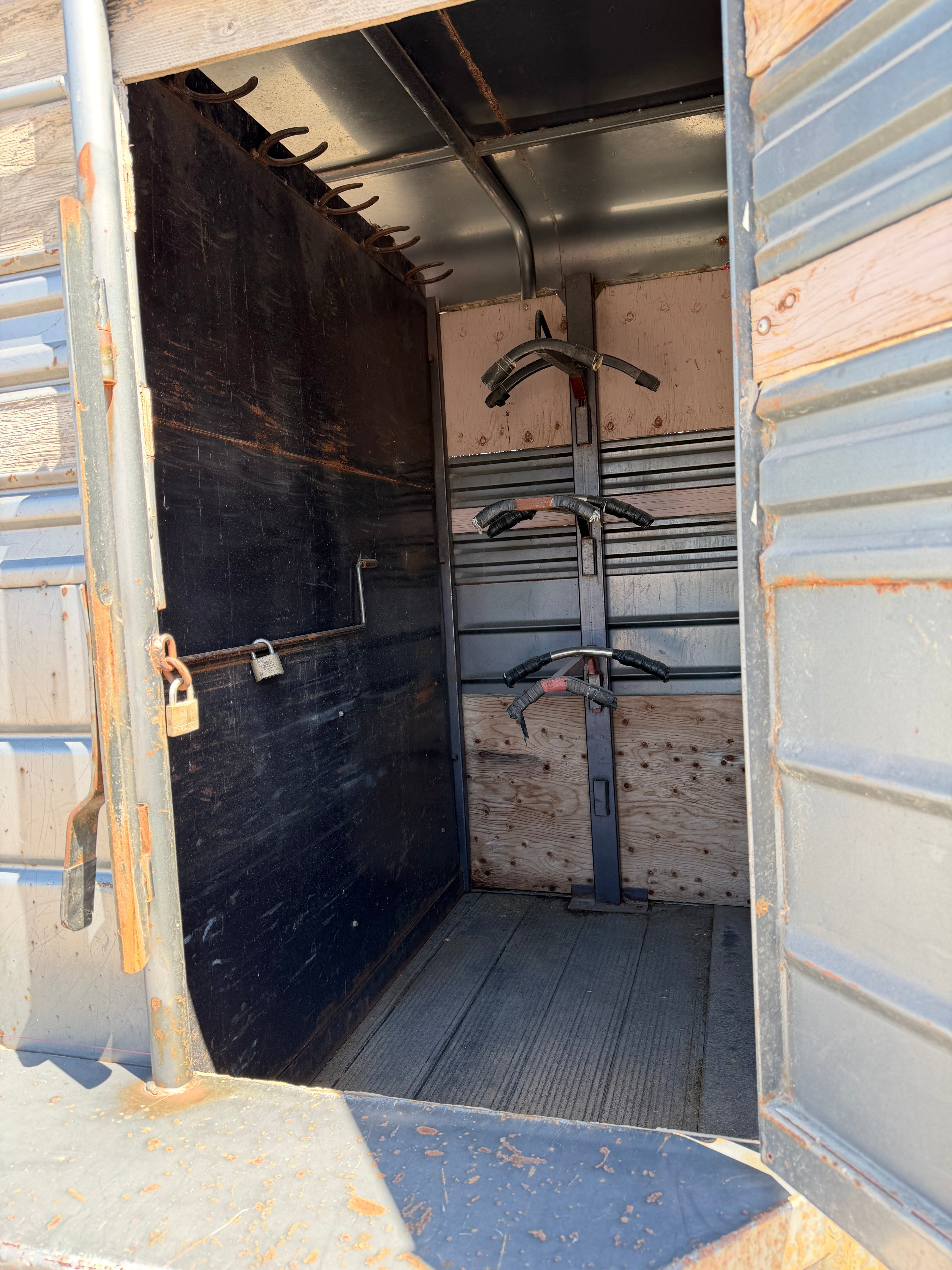 1998 W-W 16’ Gooseneck Stock Trailer