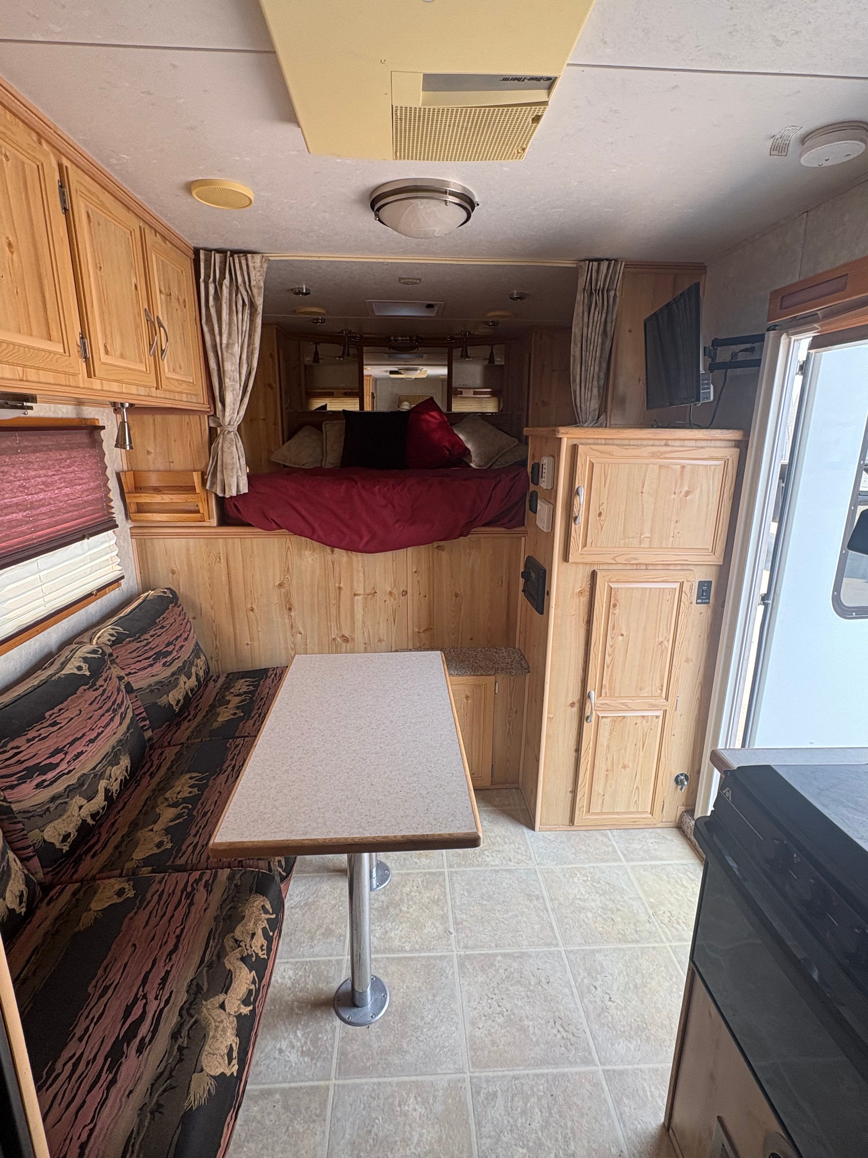 2002 Sundowner 4 Horse LQ