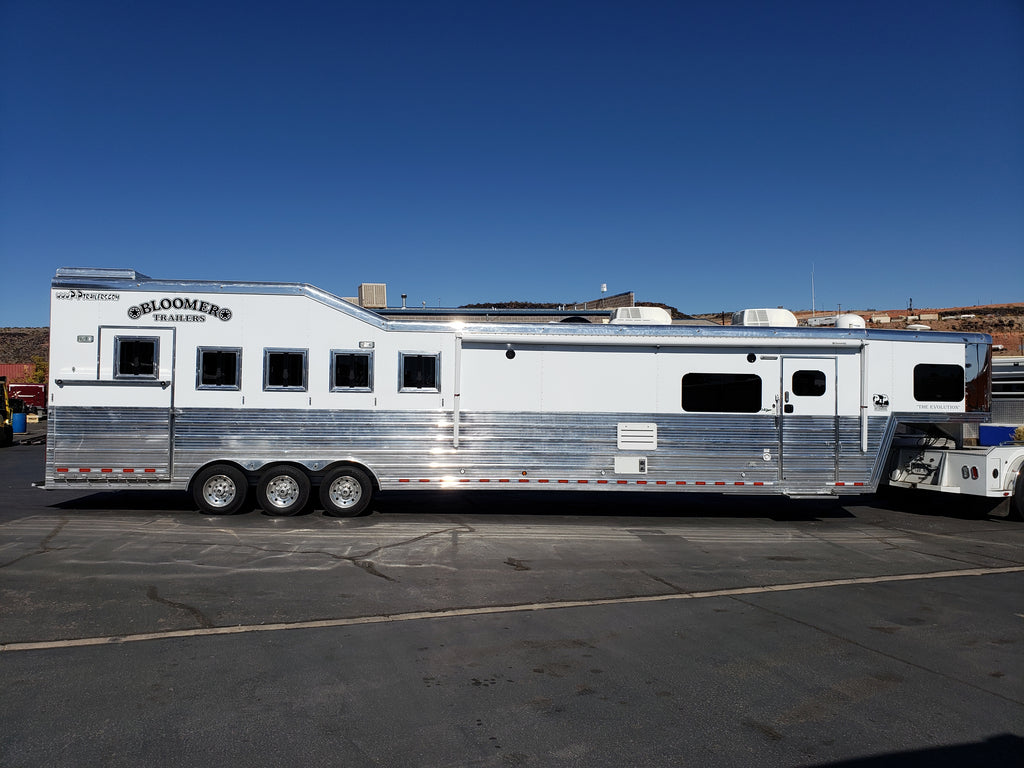 2015 Bloomer 5 Horse Living Quarters