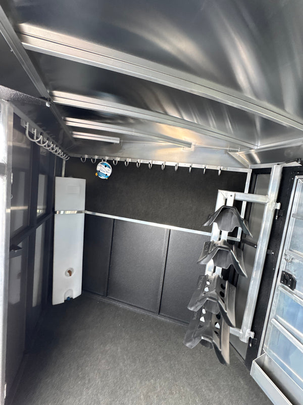 2026 Logan Coach Bullseye XL 4 Horse DMD #14235