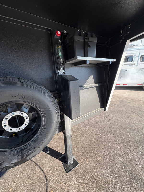 2025 Logan Coach Bullseye XL 6 Horse Gooseneck #13870