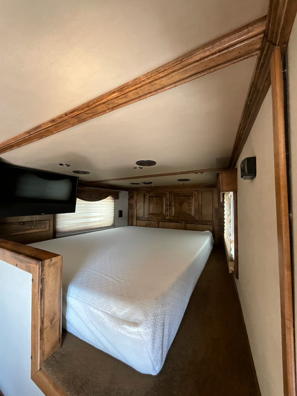 2020 Cimarron 4 Horse Living Quarters