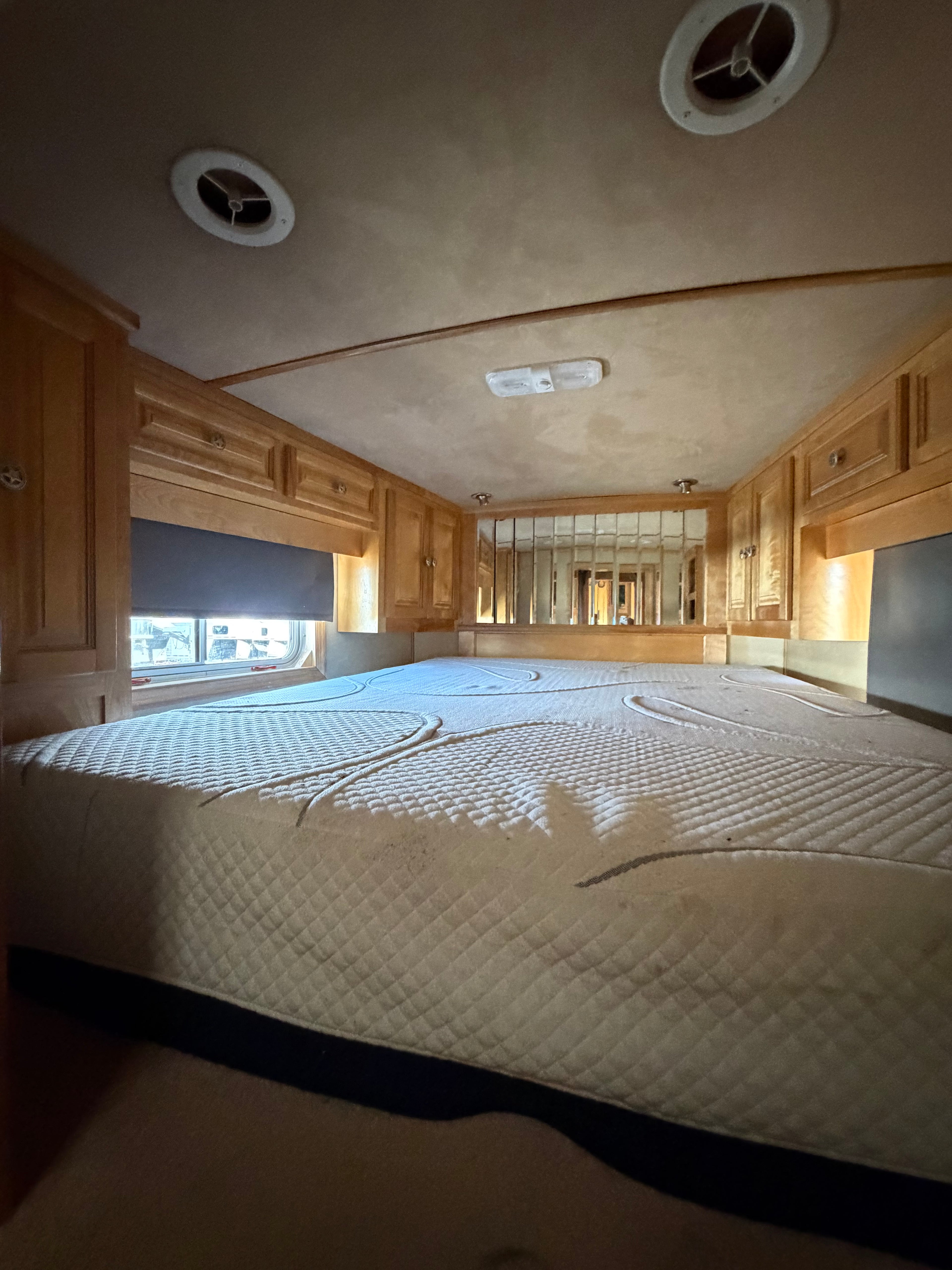 2005 Platinum 4 Horse Living Quarters
