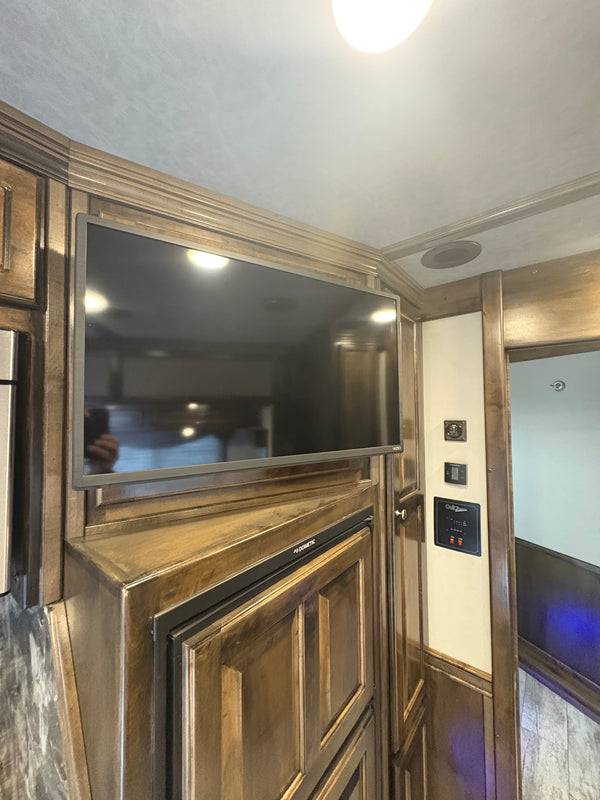 2023 Platinum Coach 4 Horse LQ