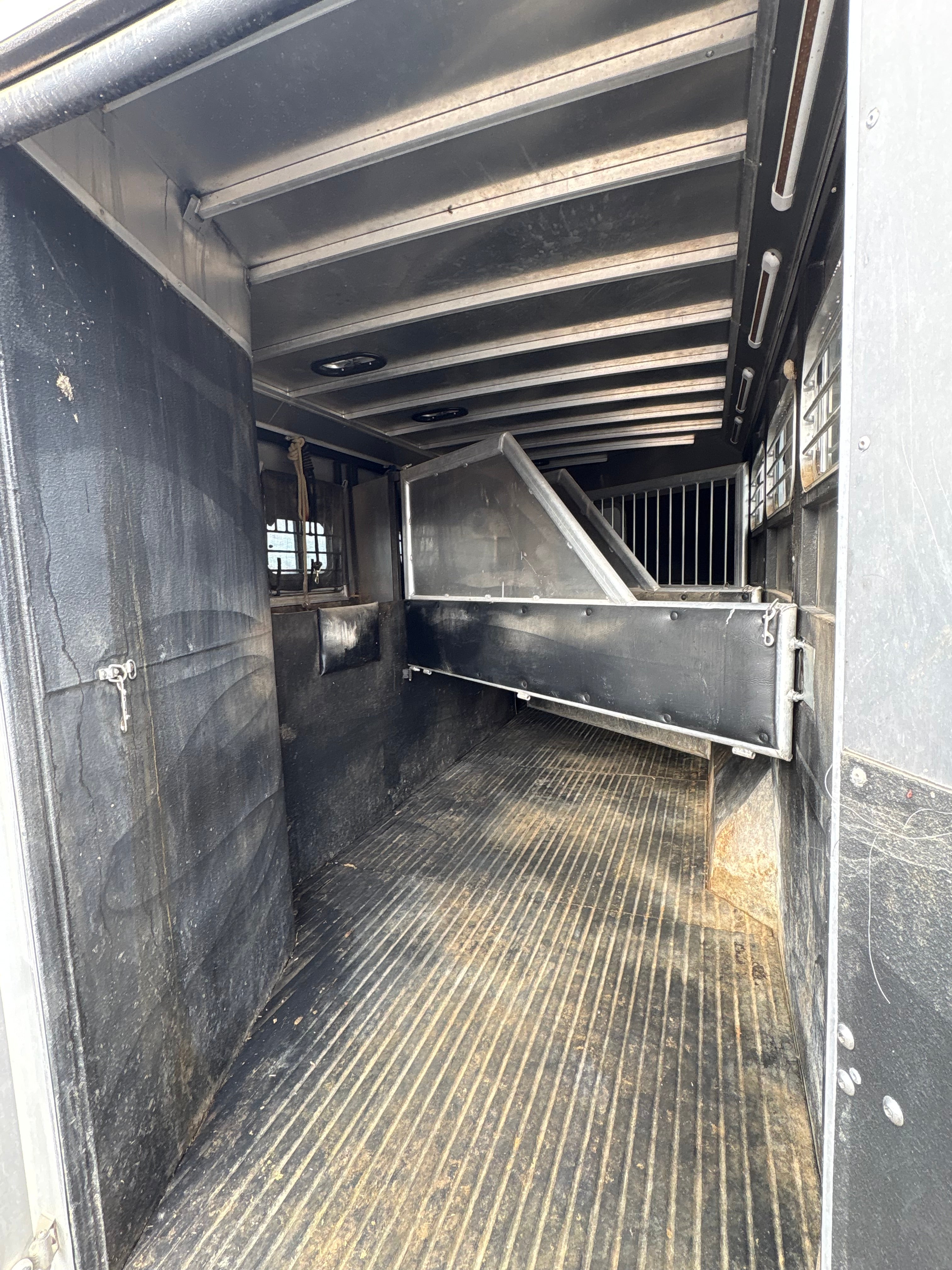 2011 Logan Coach 4 HR Razor LQ #72664