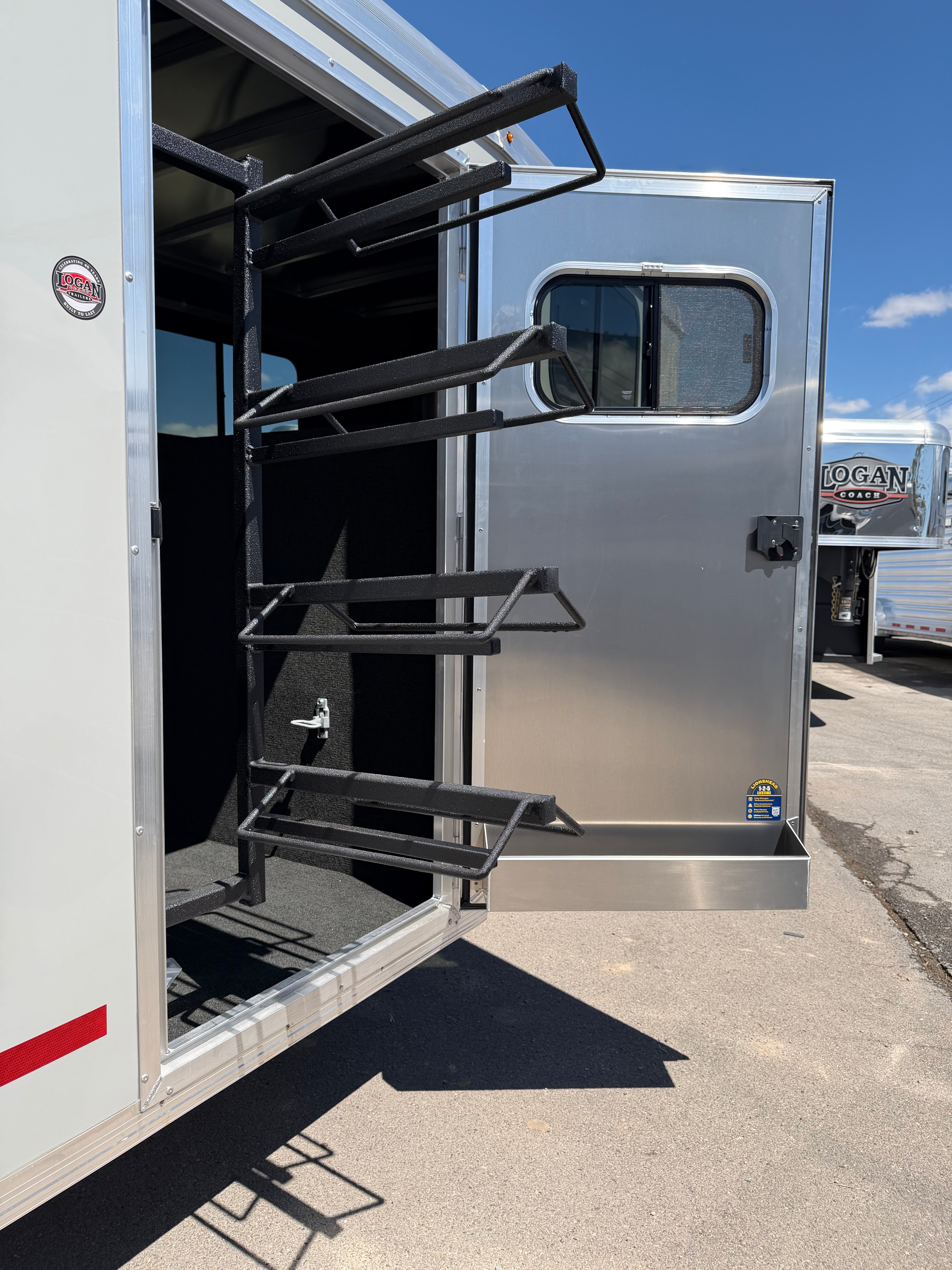 2026 Logan Coach 4 Horse Crossfire GN #14260 – Frontier Trailers