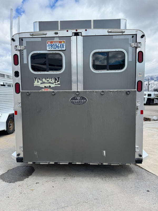 2017 Logan Coach Riot 4 Horse