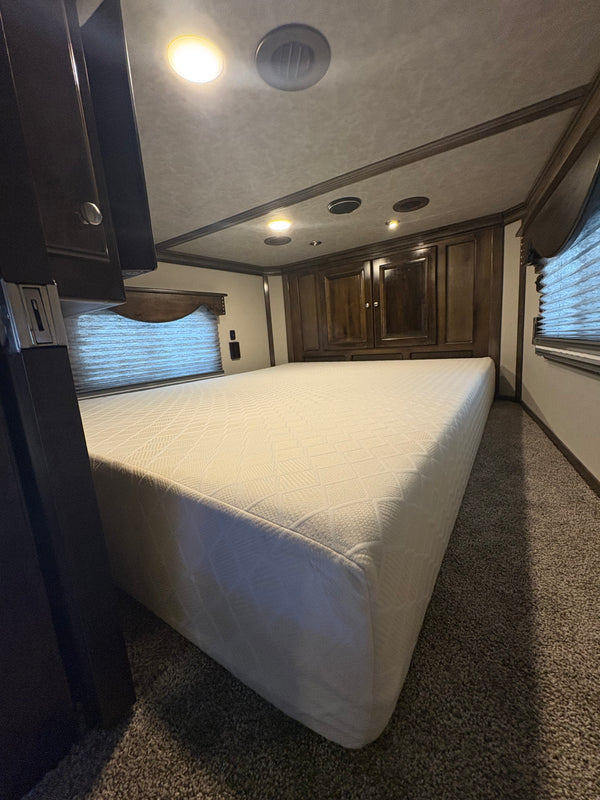 2023 Platinum Coach 4 Horse LQ