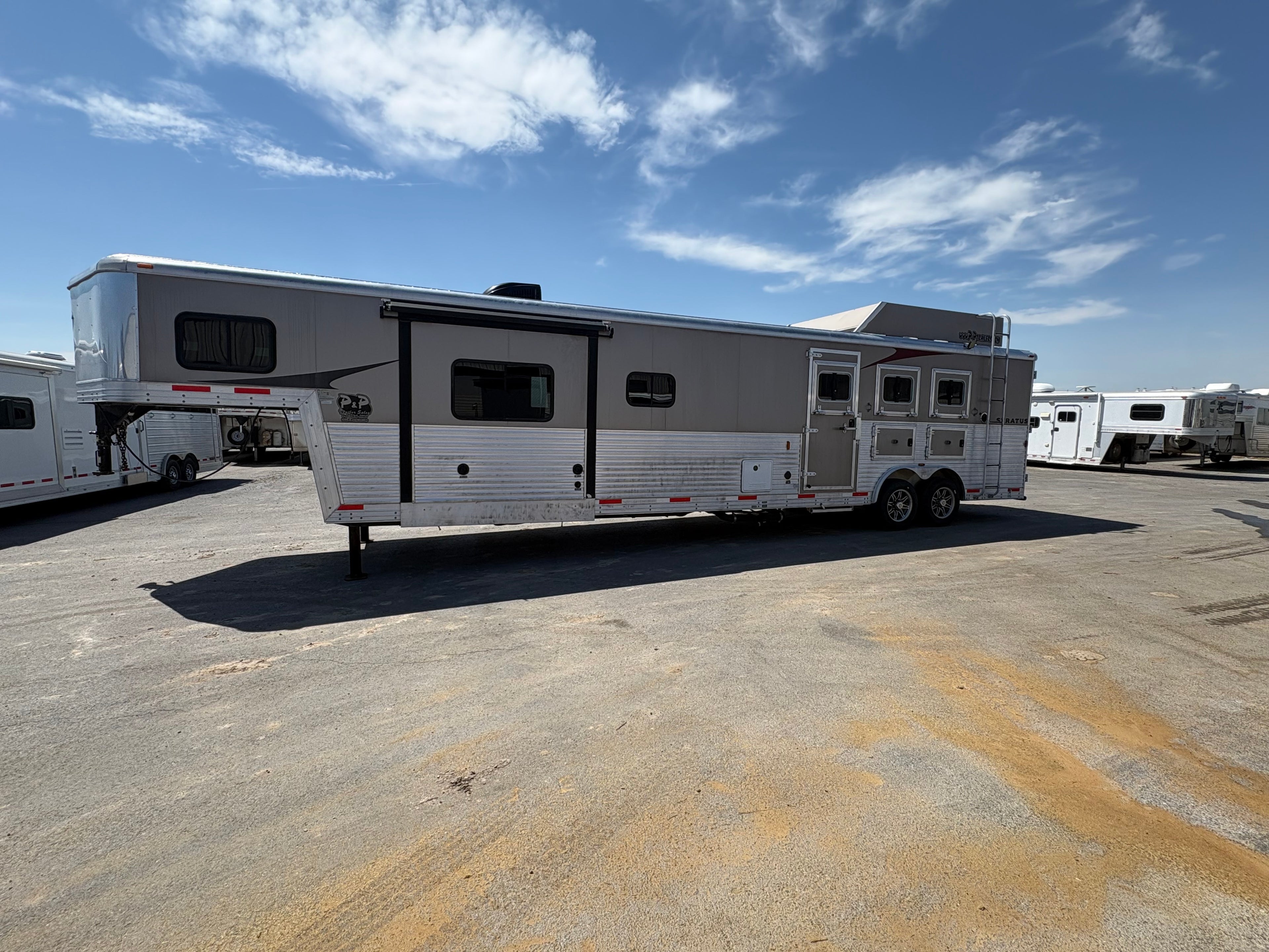 2014 Bison 3 Horse Living Quarters
