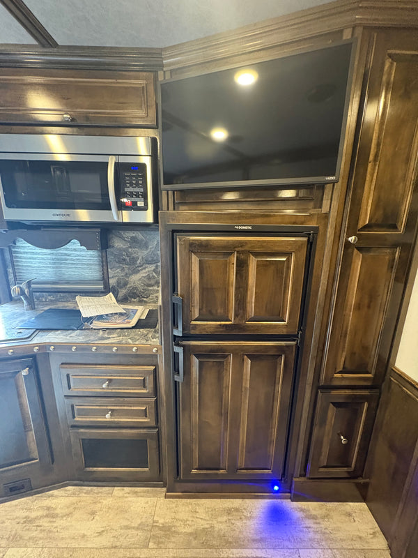 2023 Platinum Coach 4 Horse LQ