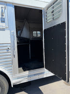 2005 Platinum 4 Horse Living Quarters