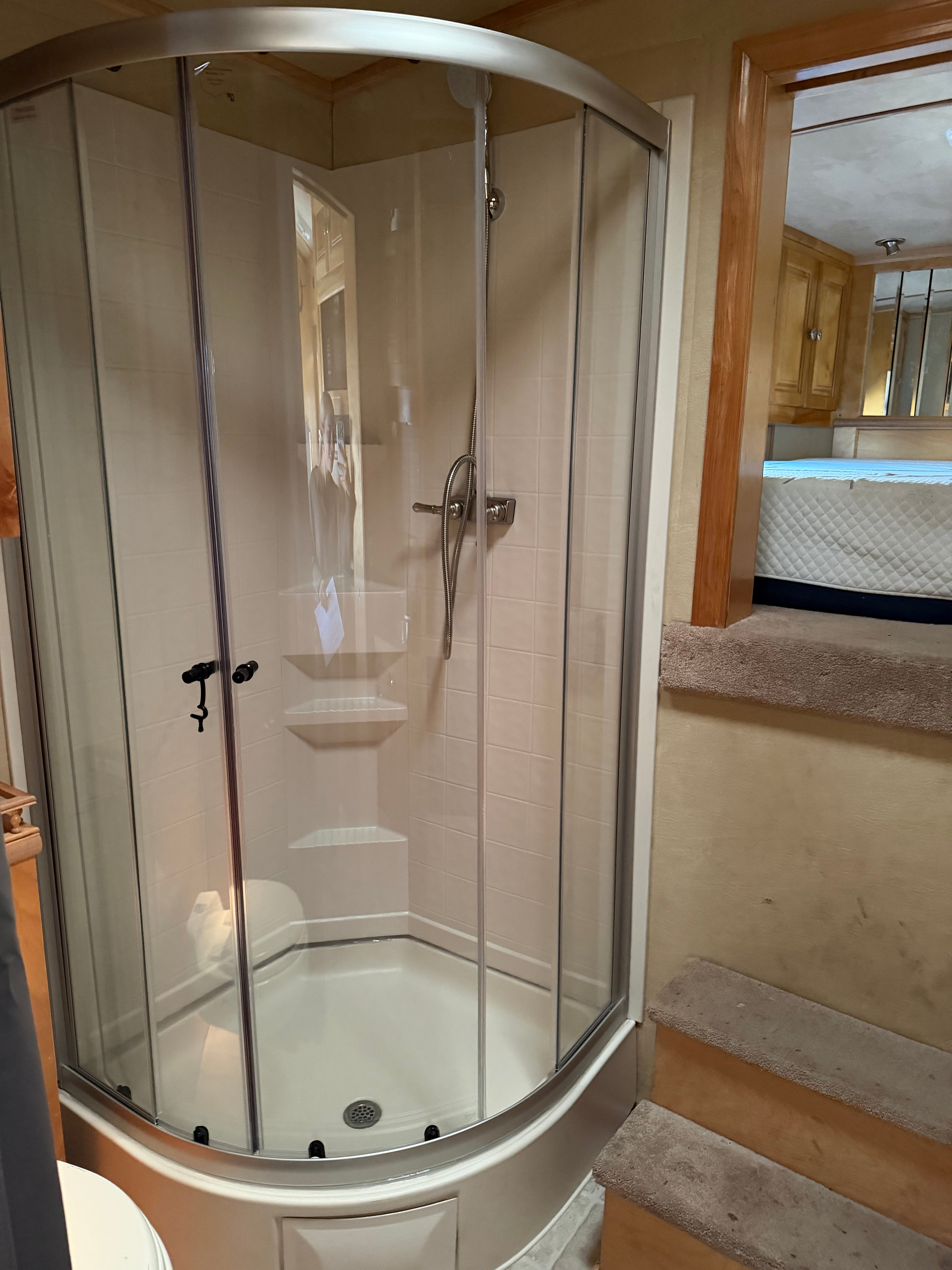 2005 Platinum 4 Horse Living Quarters