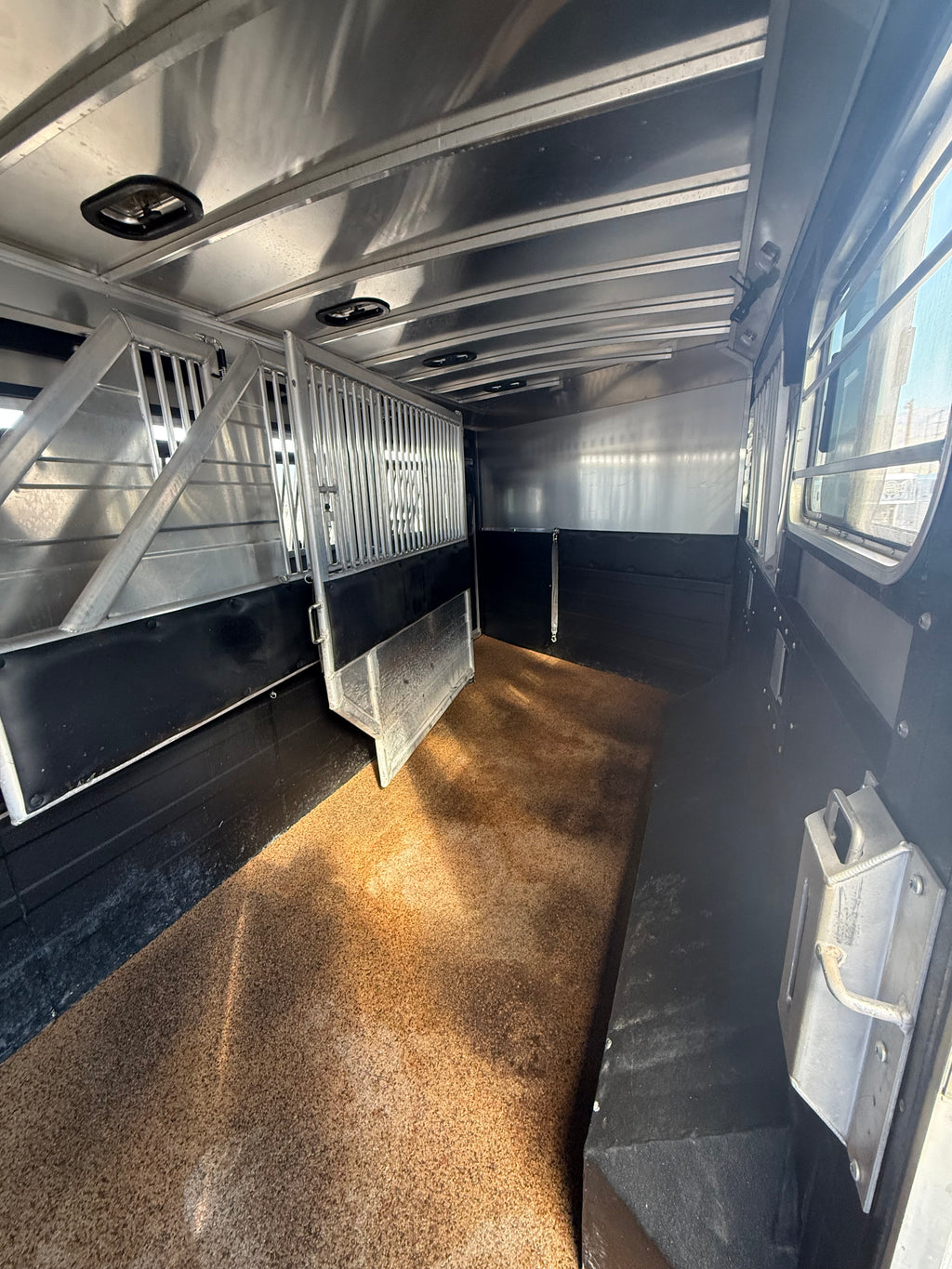 2022 Logan Coach Riot 4H LQ #09718