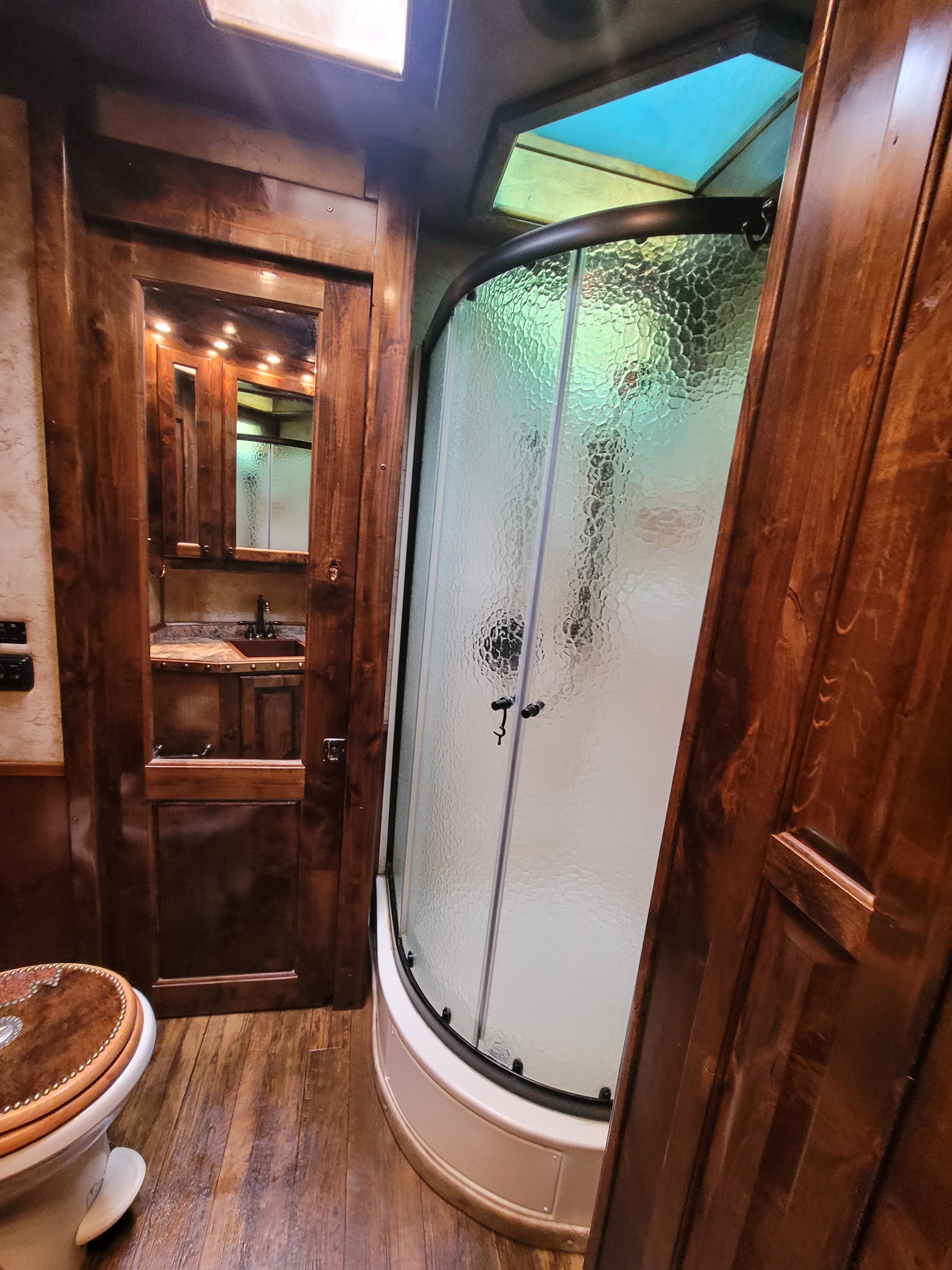 2015 Bloomer 5 Horse Living Quarters