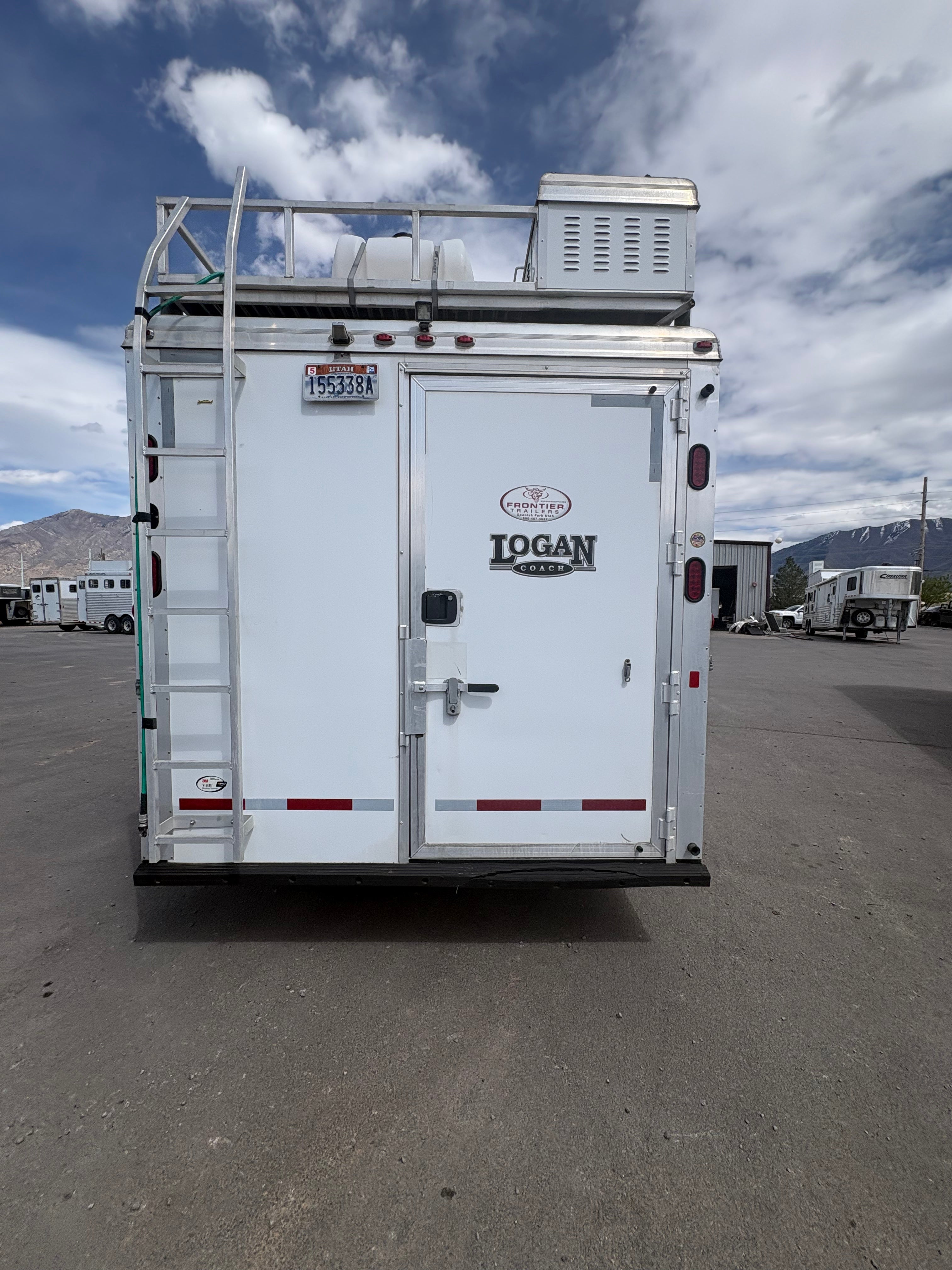 2016 Logan Coach Riot 4 Horse Living Quarters – Frontier Trailers