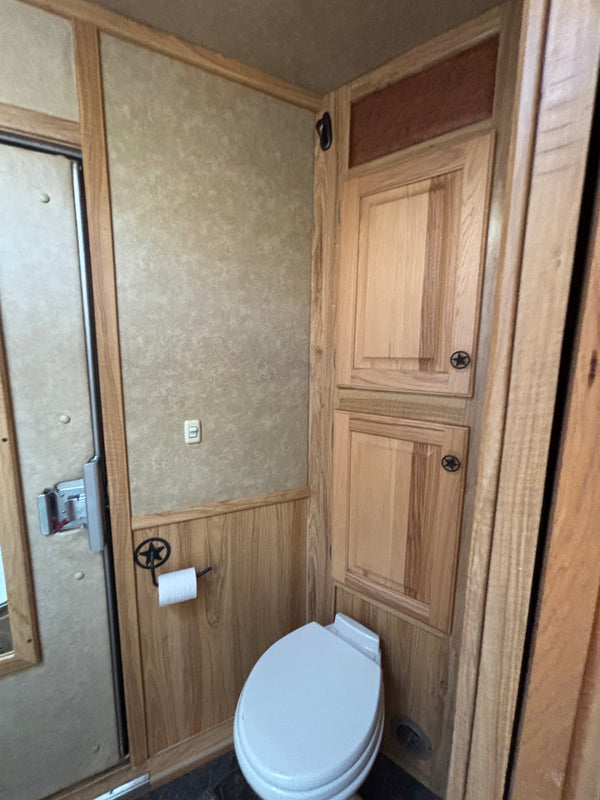 2008 Platinum Coach 5 Horse Living Quarters #4163