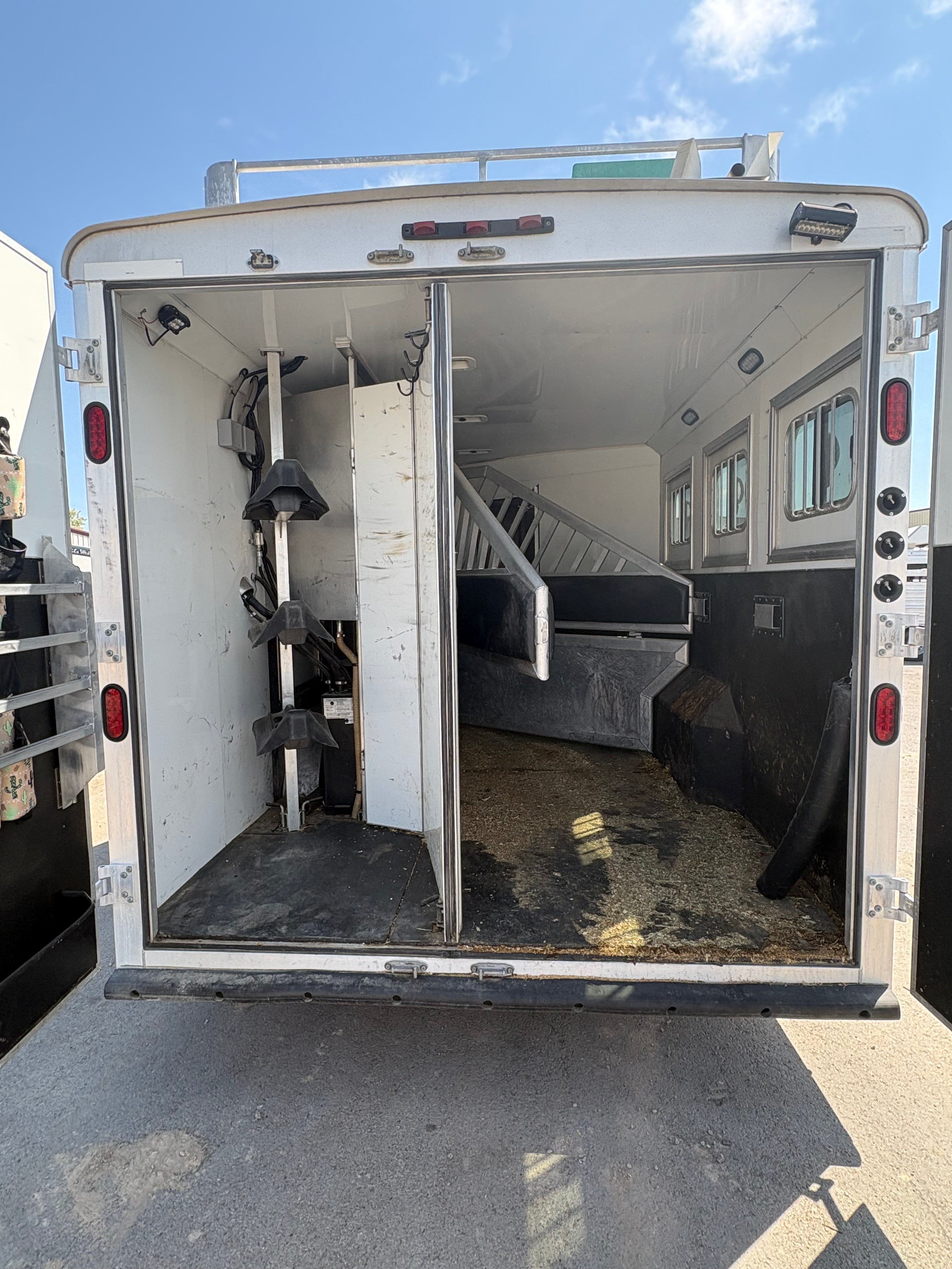 2014 Bison 3 Horse Living Quarters
