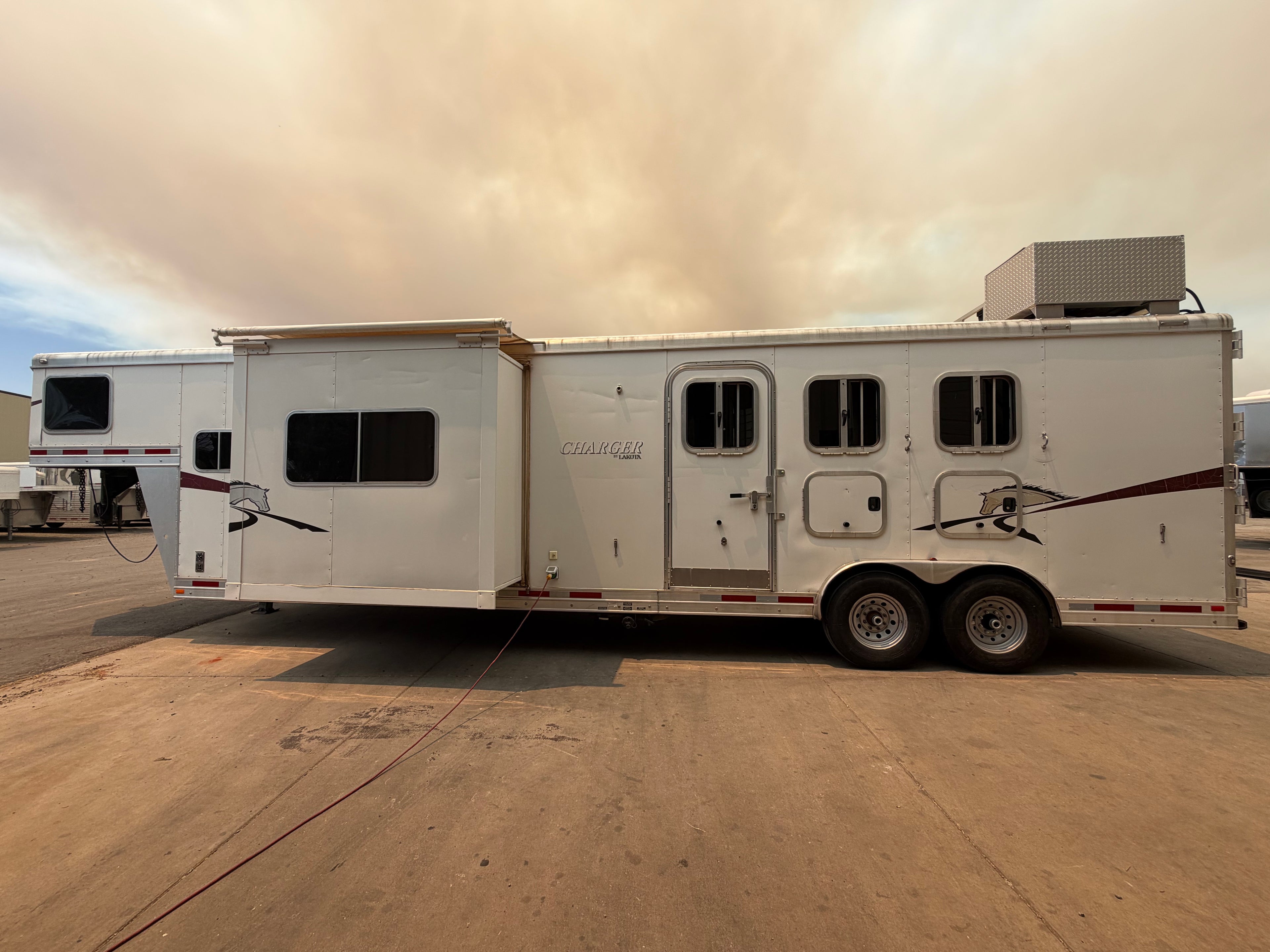2009 Lakota Charger 3 Horse LQ