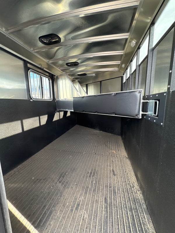 2024 Logan Coach Crossfire 3 GN