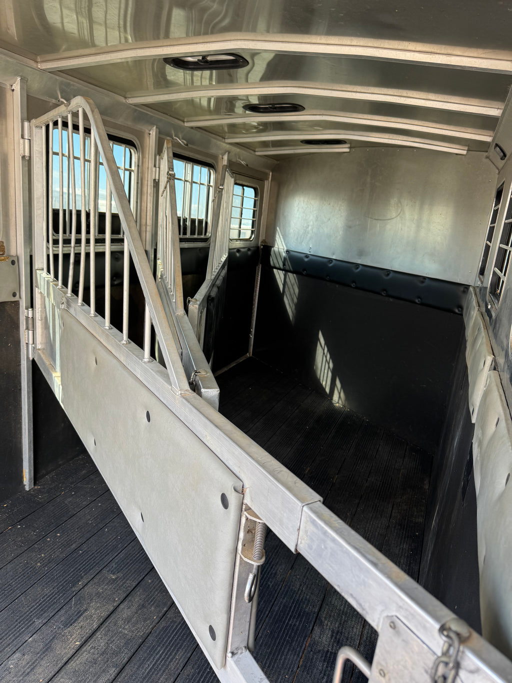 2003 Classic Monarch 4 Horse