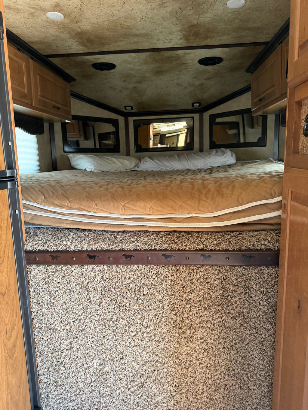 2017 Trails West Santa Fe Living Quarters
