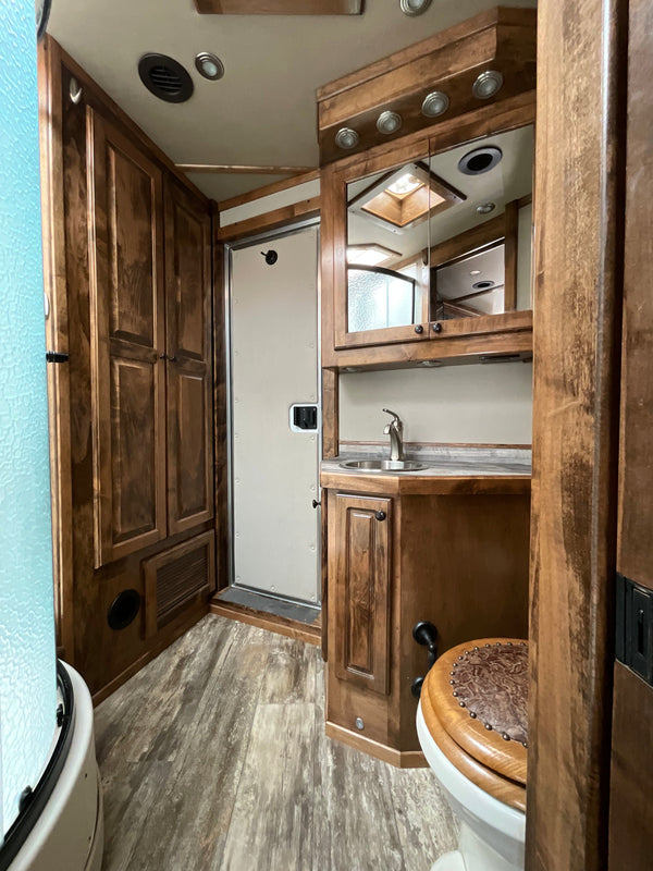 2020 Cimarron 4 Horse Living Quarters