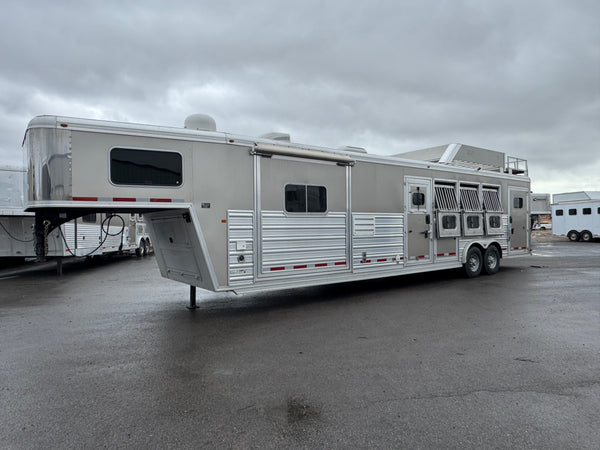 2015 Logan Coach 4 Horse LQ #72021