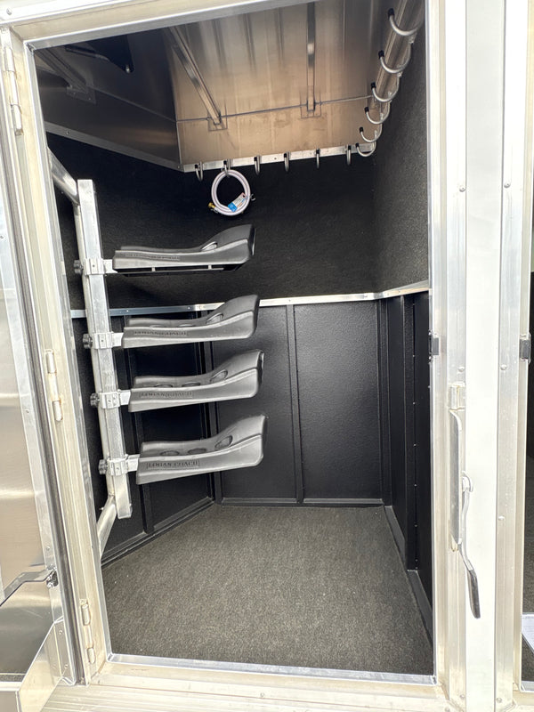 2026 Logan Coach 4 horse Bullseye XL