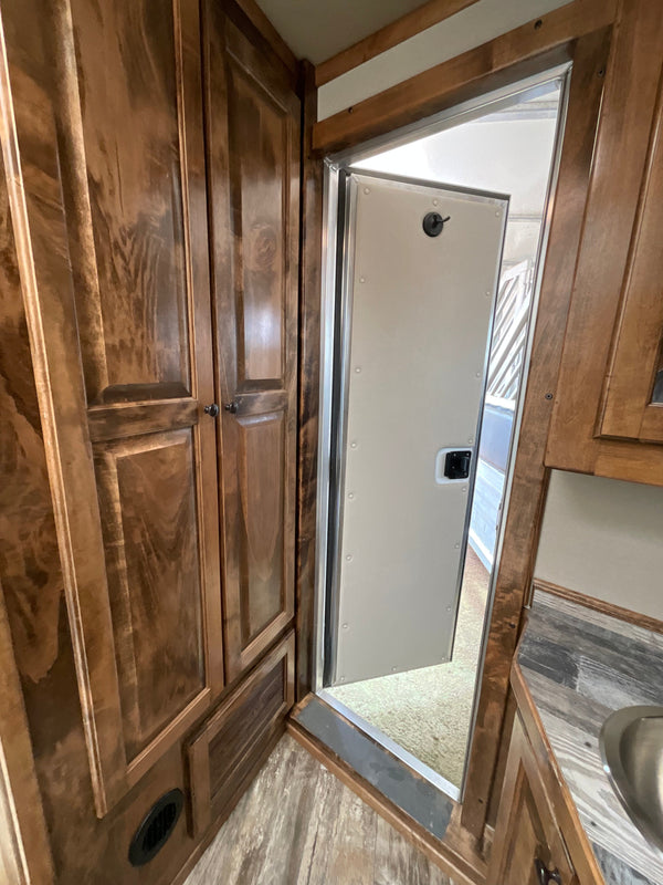 2020 Cimarron 4 Horse Living Quarters