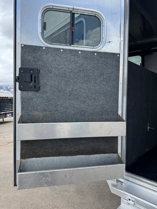 2017 Logan Coach Riot 4 Horse