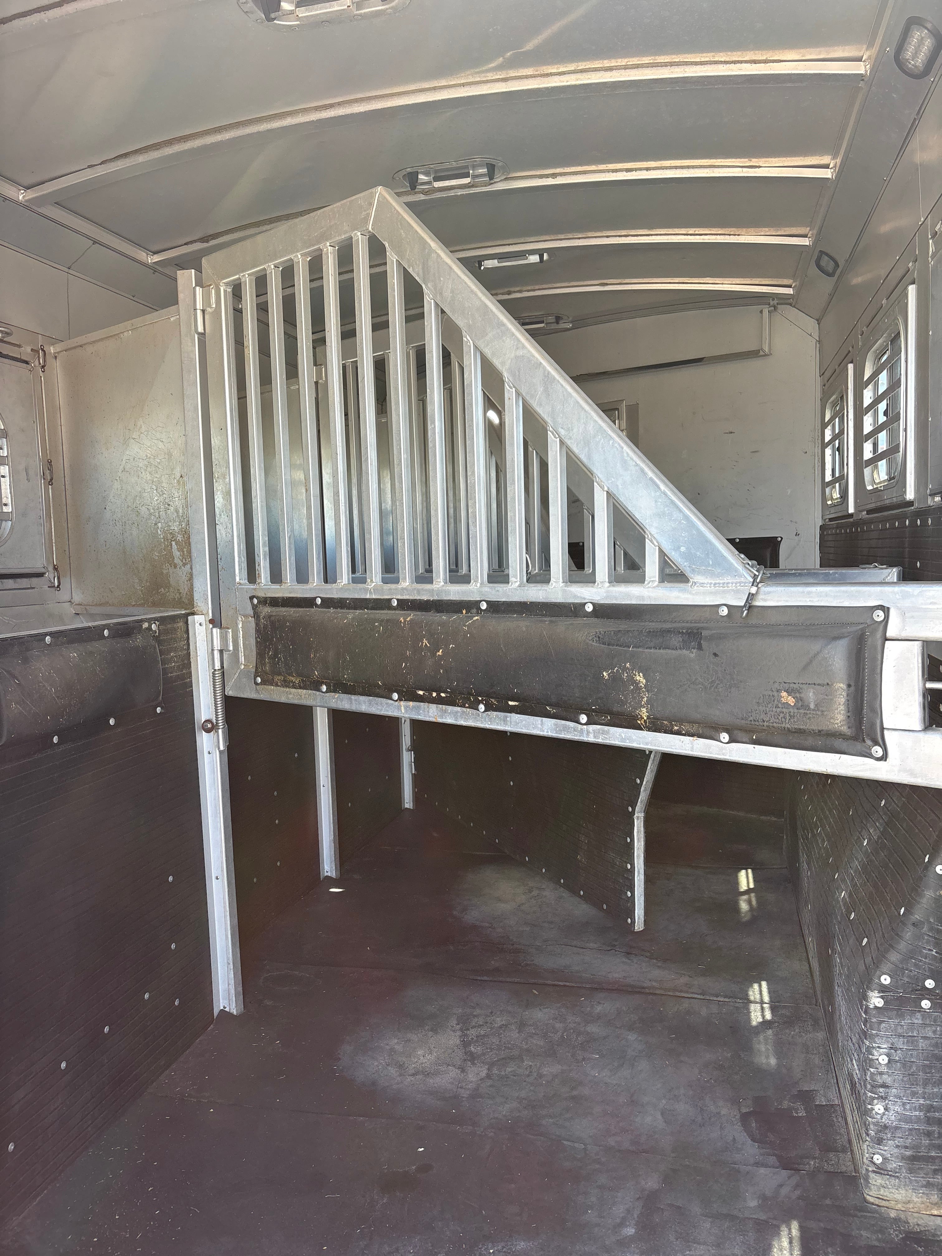 2008 Platinum 4 Horse Living Quarters