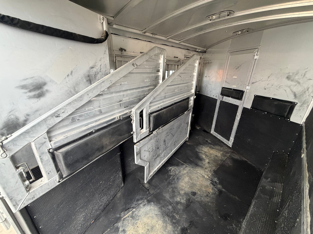 2005 Elite 3 Horse Living Quarters