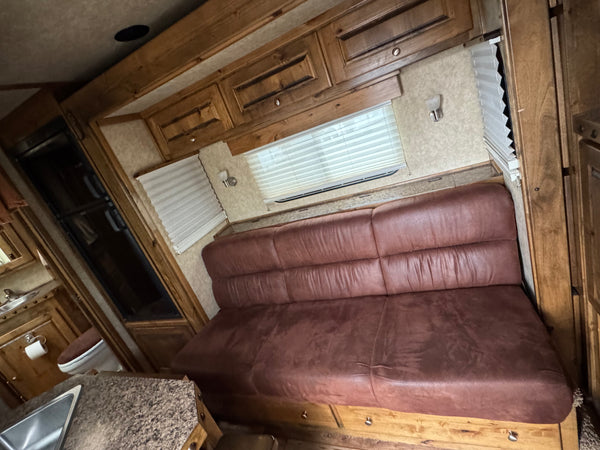 2015 Logan Coach 4 Horse LQ #72021