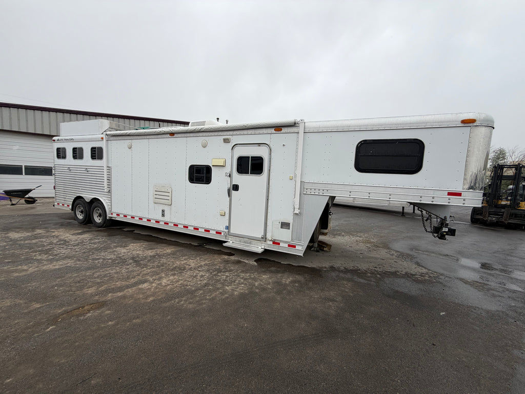 2005 Elite 3 Horse Living Quarters